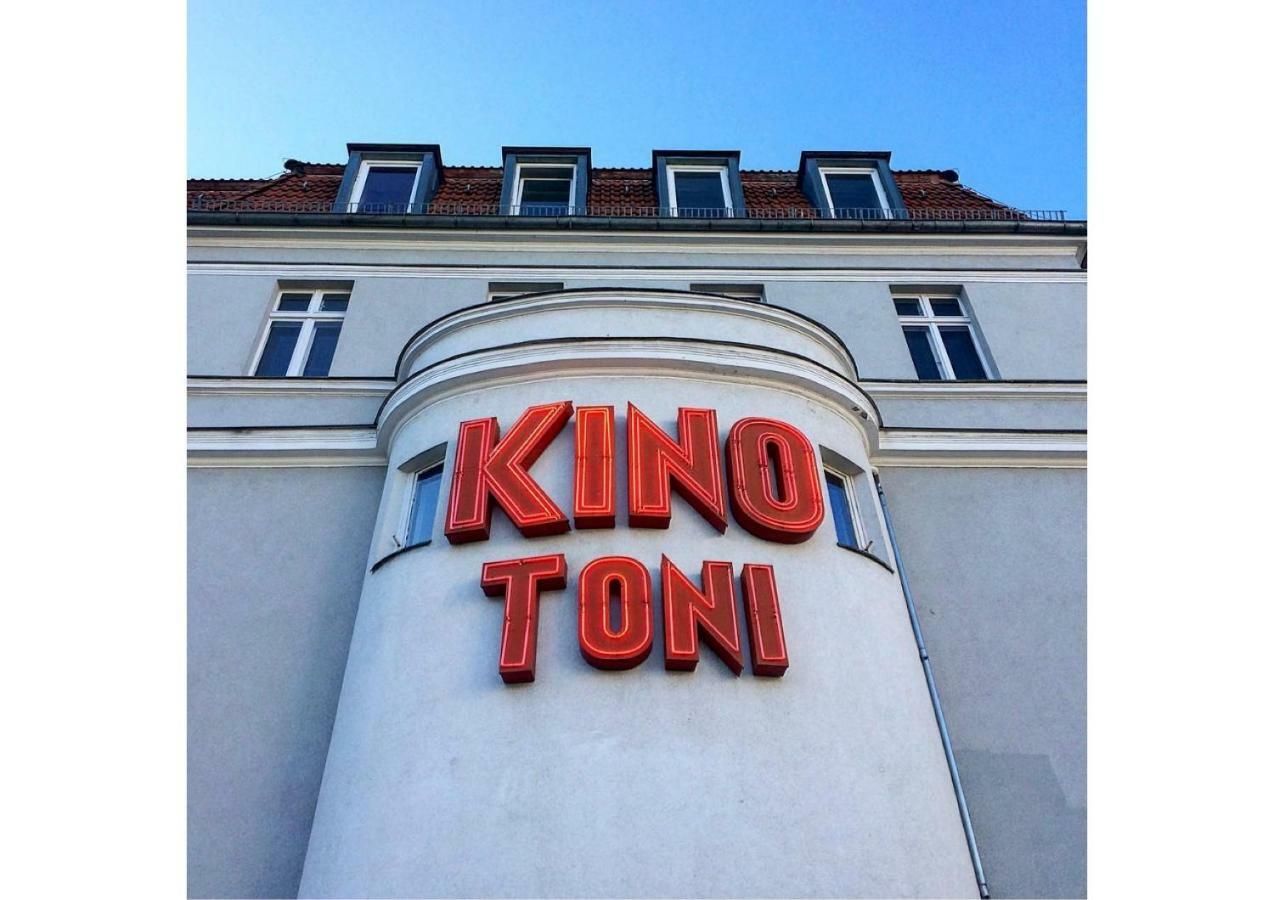 Appartement Ueber Dem Kino Toni Berlin Eksteriør billede